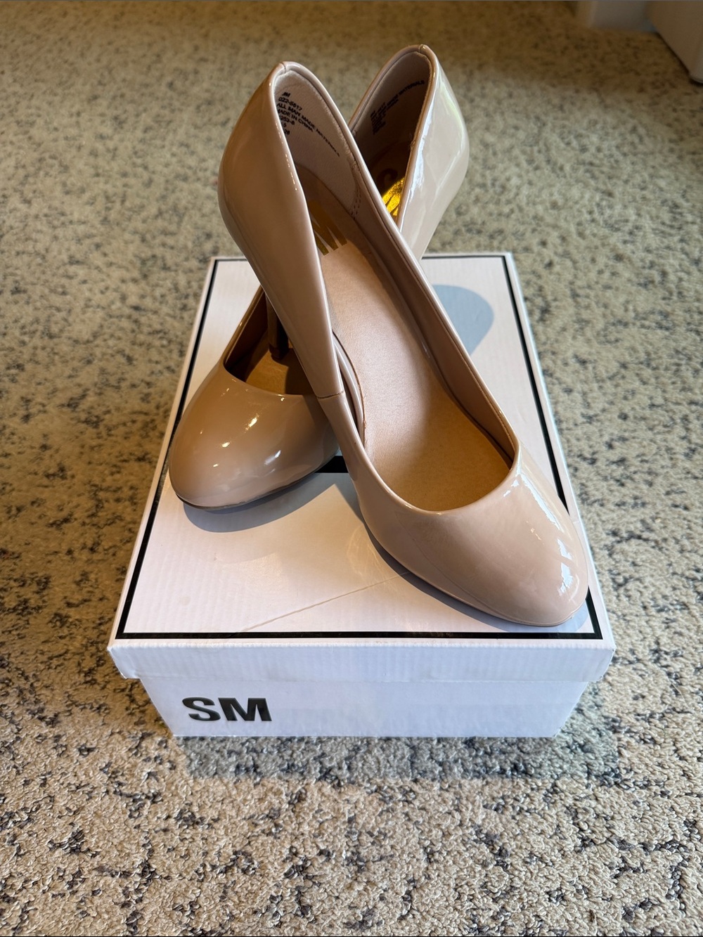 SM New York Beige Patent Round-Toe Pumps